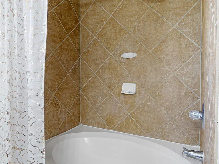 2057 Shreya St — Photo 32