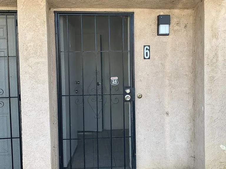 958 E Avenue Q #12 — Photo 2