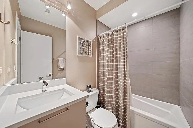 1938 N Francisco Ave #4S — Photo 15