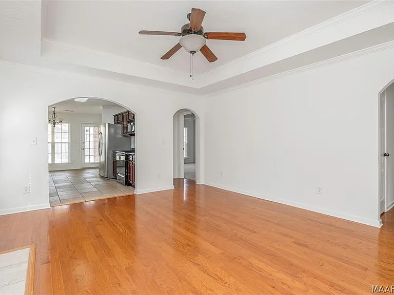 8725 Lindsey Ln — Photo 6