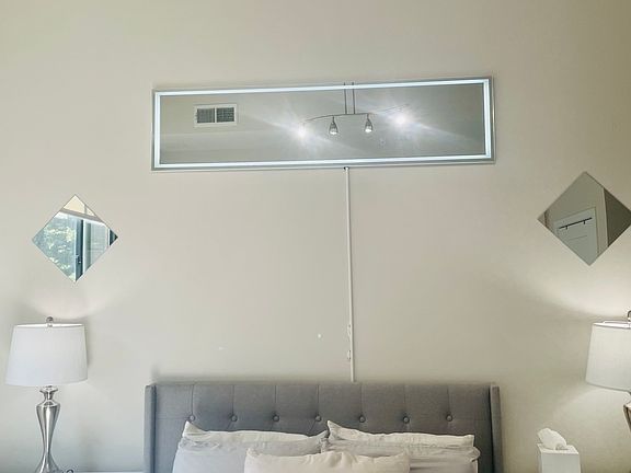 2nd image of 2000 Clarendon Blvd Unit 202