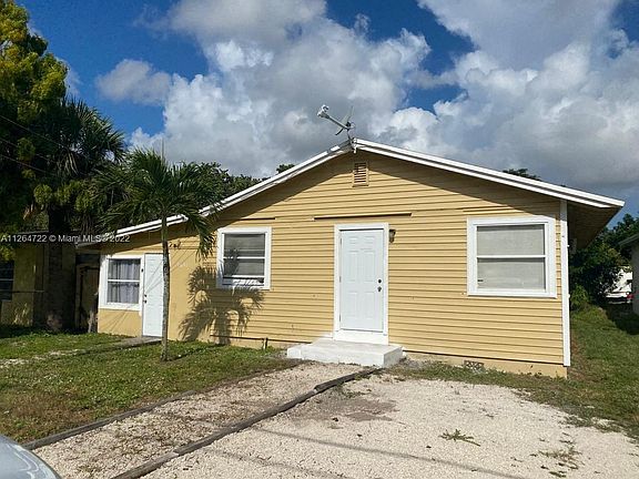 5th image of 3633 SW 12th Ct