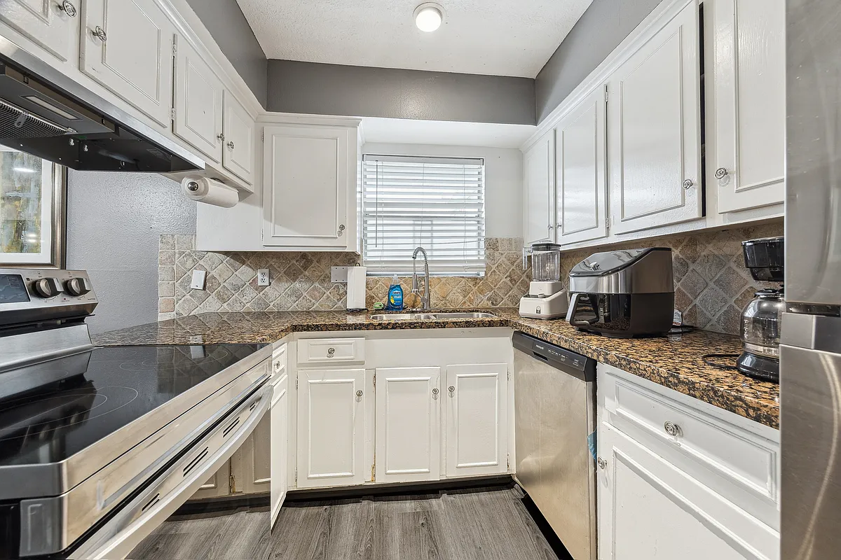 Photo 1 of 7 - 1718 Crownover Rd #10 - Houston, TX Primary Photo - 1718 Crownover Rd #10