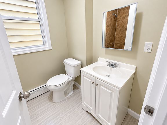 2nd image of 526 Grove St Floor 2
