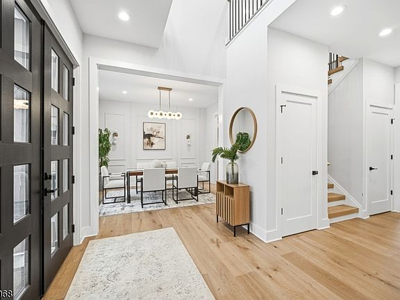 2nd image of 33 Tower Rd