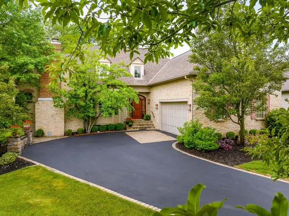 6055 Whitney Woods Ct, Columbus, OH 43213