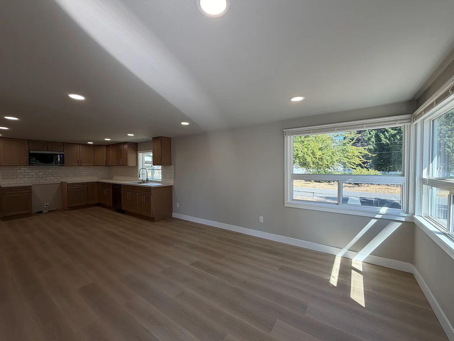 3 bed, 920 sqft, $2,900 — Photo 4