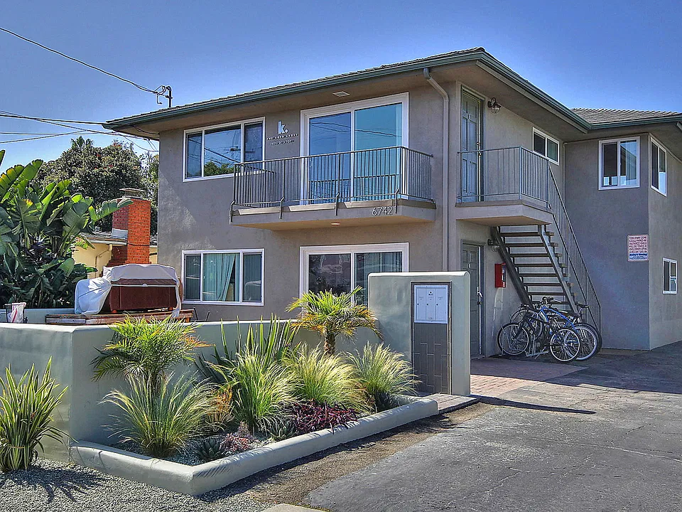 6742 Del Playa Dr
