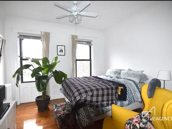 139 Russell Street image 1 of 7