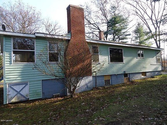 4th image of 463 Riverview Dr