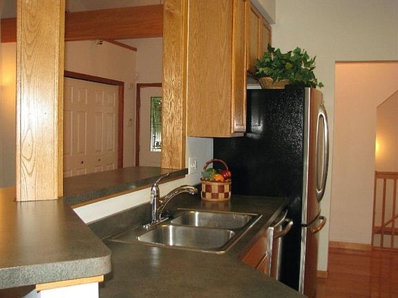 4th image of 2075 Liberty Hts