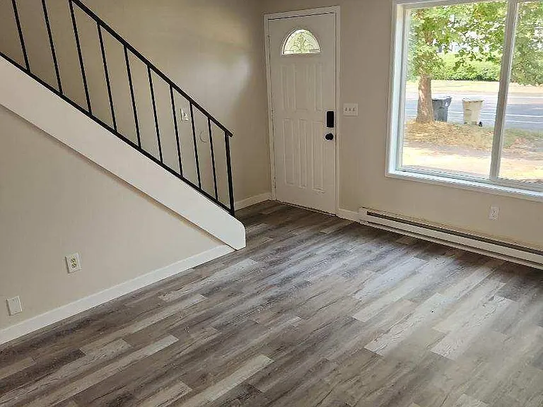 446 34th Ave SW #446 — Photo 3