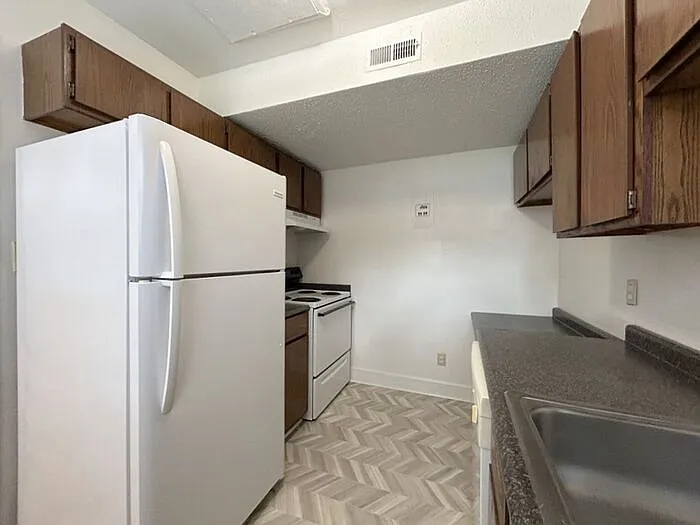271 Myron Cir #271 — Photo 5