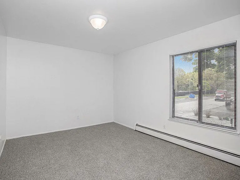 Fairlane Apartments — Photo 65