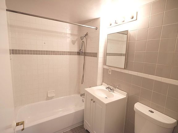 4th image of 209 S Oxford St #1
