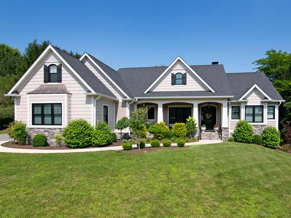 145 Via Largo Dr, Lewisburg, WV 24901