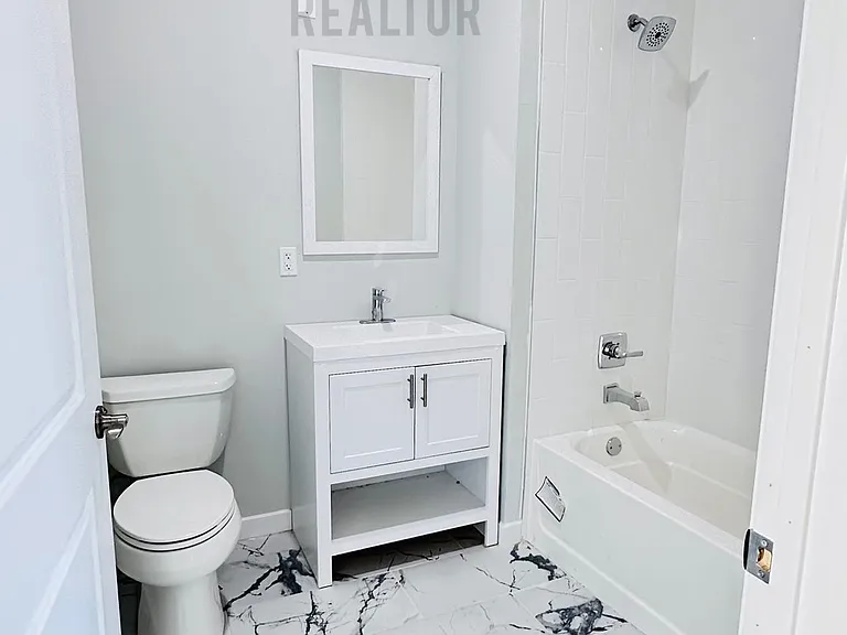 65 Auburn St #196 — Photo 4
