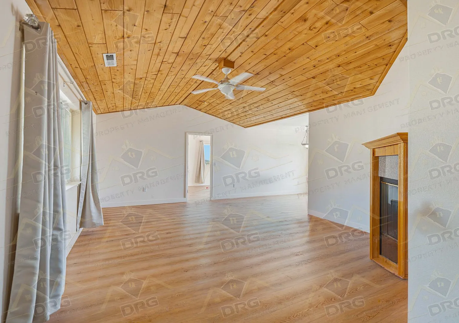 Spacious 5 Bedroom Home available in La Grange - 9166 Jalisco Way — Photo 4