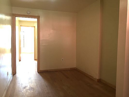 3rd image of 207 Johnson Ave APT 4L