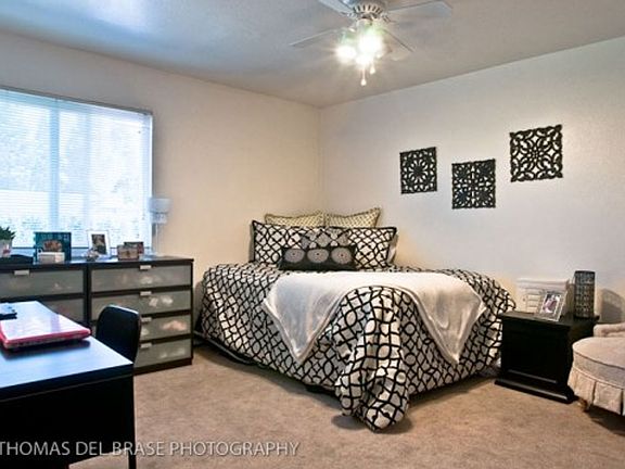 5th image of 721 W 11th St #1ae8952bf