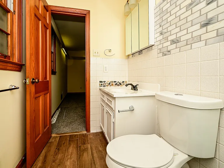 2595 Emerald Dr — Photo 10