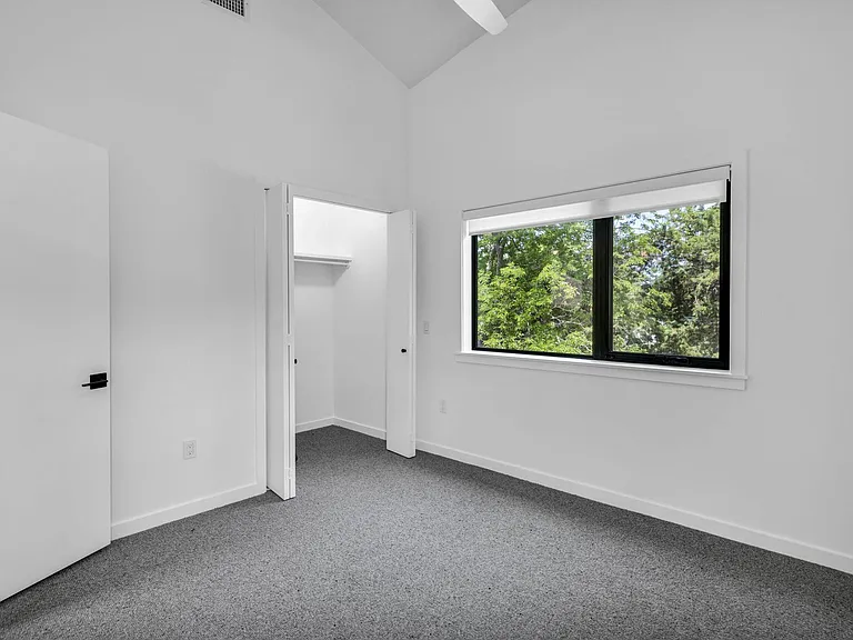 2403 Wilson St — Photo 15