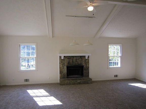 2nd image of 932 Hickory Nut Ln