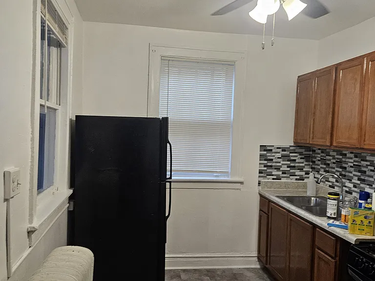 10918 S Vernon Ave — Photo 36