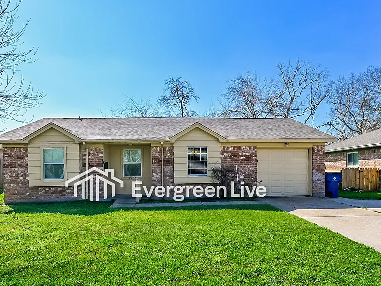 7421 Plover Cir — Photo 1
