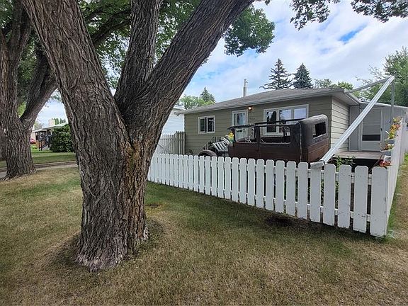 2nd image of 1610 2nd AVENUE N