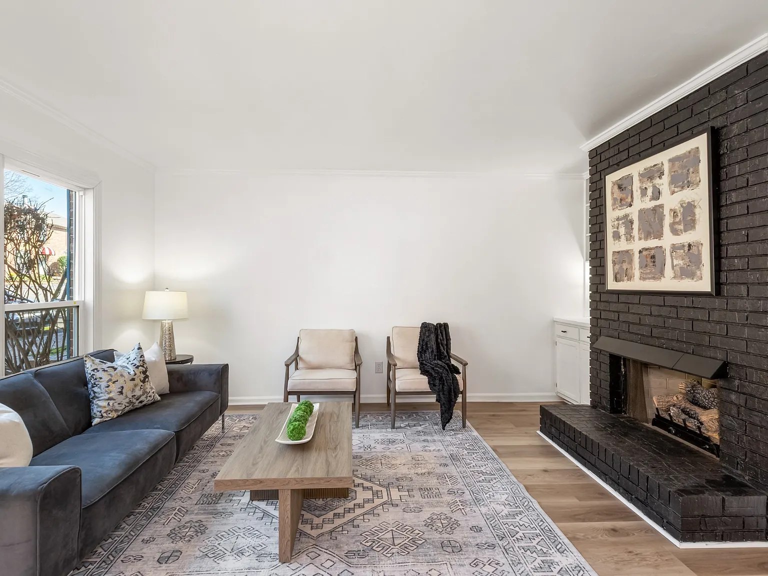 2 bed, 1.5 bath, 1337 sqft, $1,900 — Photo 2