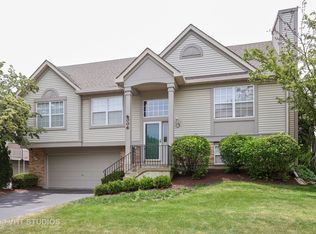8006 Windsor Dr, Darien, IL 60561