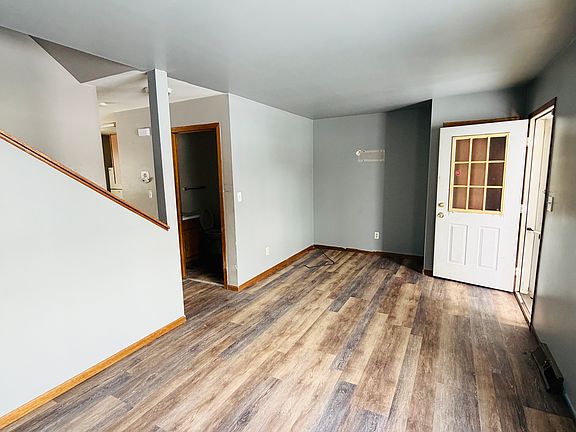 3rd image of 913 S 6th St #913