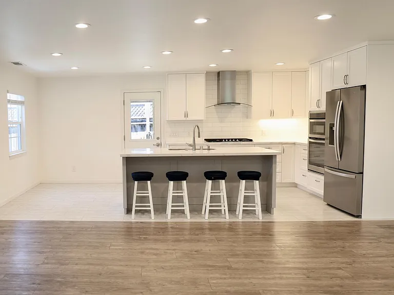 43305 Cedarwood Dr — Photo 2