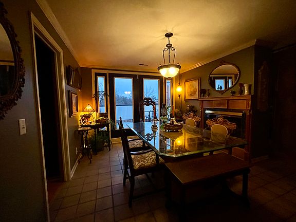 Dining Room - Looking toward round balcony
