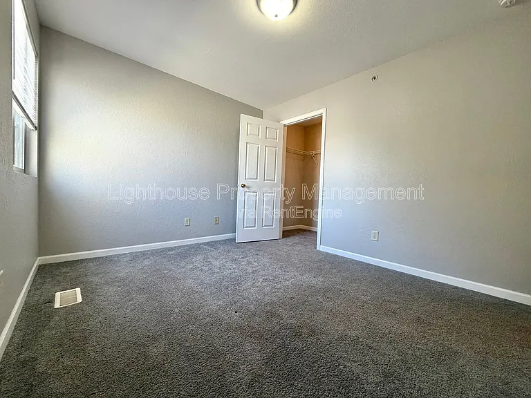 860 Marquette Ave #16 — Photo 11