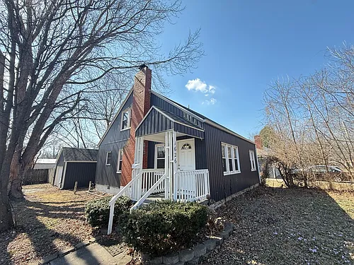 1626 E Belmont St Photo 1
