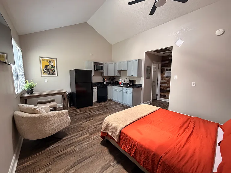 3814 Memorial Blvd #2 — Photo 6