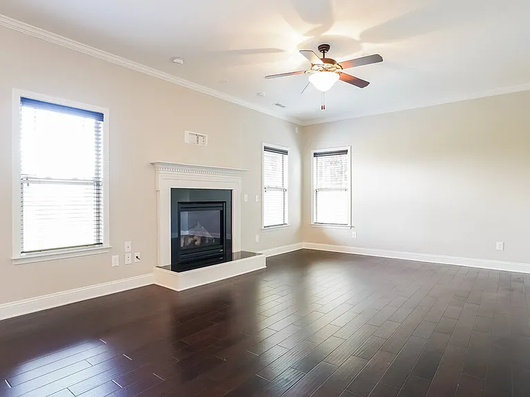 104 Claymore Dr — Photo 4