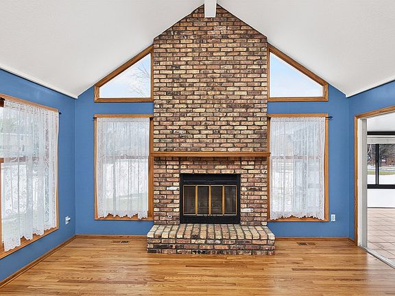 3rd image of 1915 Elm Cir
