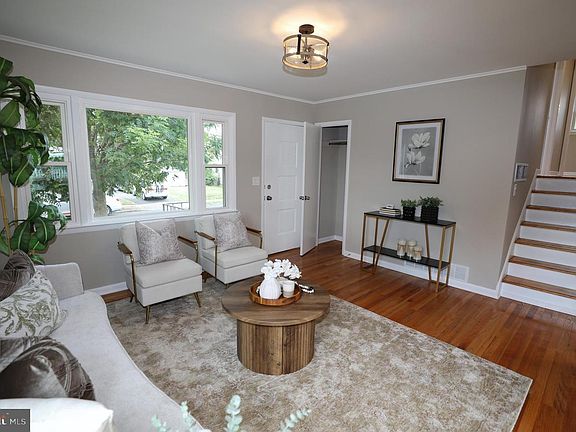 4th image of 1610 Huntington Ave