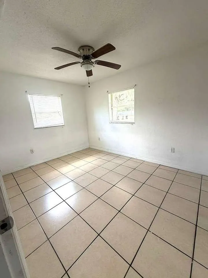 421 NE 26th Ct - 421 — Photo 4
