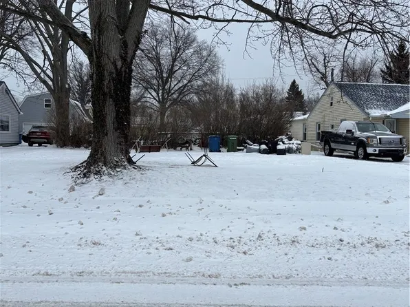 E 331st St, Eastlake, OH 44095