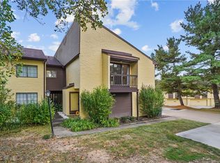 881 Hampton Ridge Dr, Akron, OH 44313