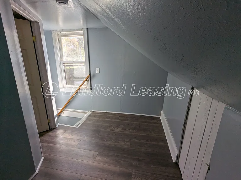352 Broadway St — Photo 14