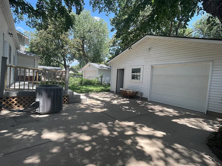 1042 N Amidon Ave — Photo 32