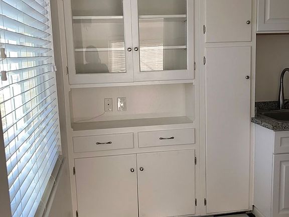 4th image of 2222 P St APT 205