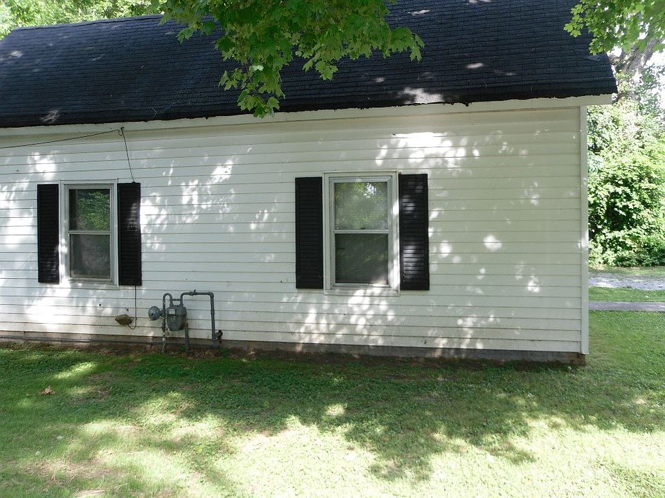 2nd image of 302 Twyman Sq