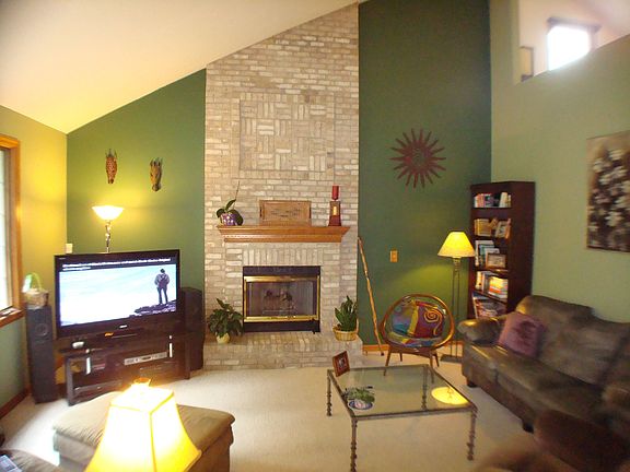4th image of 312 Fox Meadow Dr