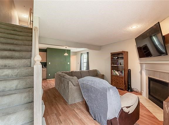 4th image of 710 SE 13th St #150A